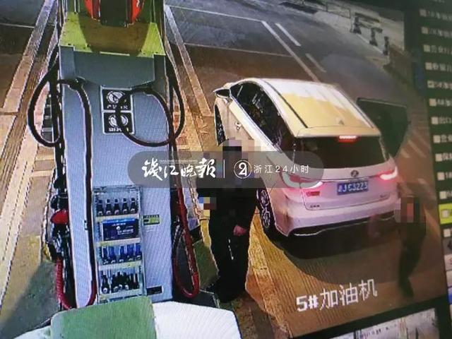 凌晨杭州加油站开进一辆车，带血女子跳车后瘫倒：叔叔救我！