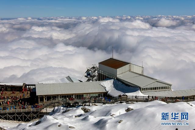 玉龙雪山进入最佳旅游季“踏雪腾云”风光无限